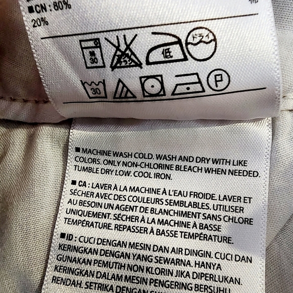 Old Navy Khaki Chino Shorts Women's Size  8 Everyday Summer Basic Neutral EUC - Picture 6 of 7